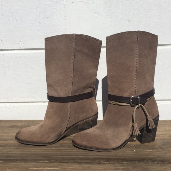 NWOT! Mia Limited Edition Brown Suede Boots - Picture 2 of 6